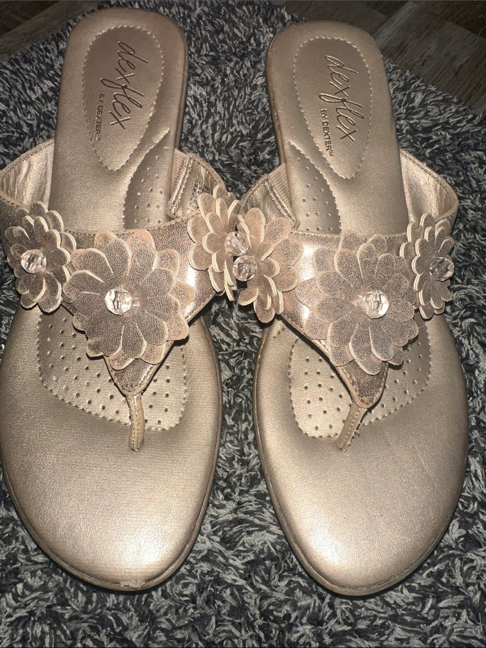 dexflex comfort Women's Metallic Floral Thong Sandals - Champagne Gold